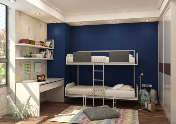 Moderne slaapkamer met stapelbed, bureau en blauwe accentmuur.