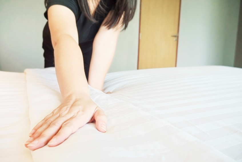 Kwaliteitscontrole van een pocketvering matras van Nederlands fabrikaat bij matrasfabrikant Bremafa.
