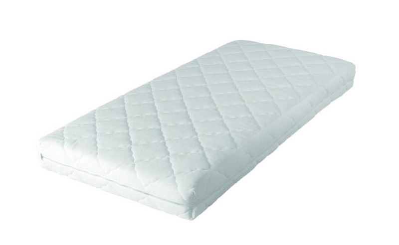 Witte gewatteerde kindermatras van Bremafa met afneembare, hygiënische hoes voor kinderopvang en vakantieparken.
